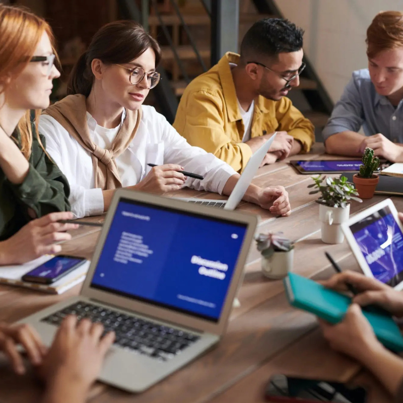 Keuntungan Sewa Mobil Plus Driver untuk Bisnis